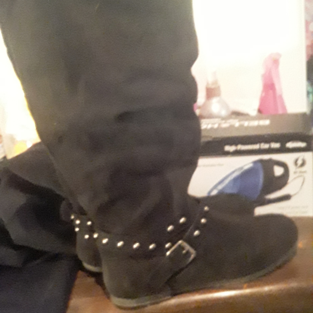 Womens tall boots w/ buckle